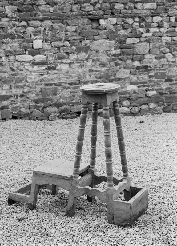 tabouret d'église, tabouret de chantre