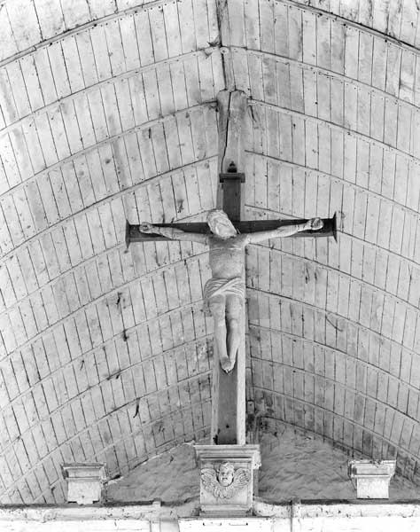 ensemble d'une poutre de gloire et d'une croix : Christ en croix