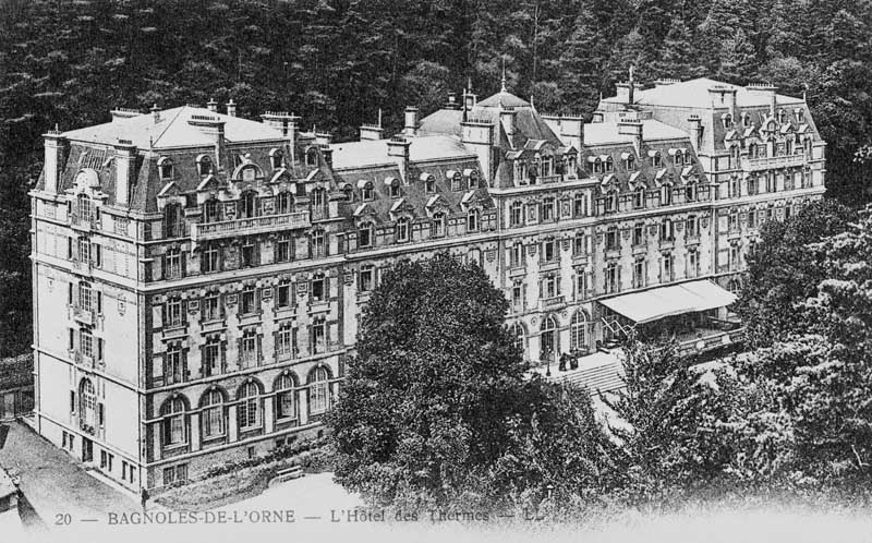 hôtel de voyageurs dit Grand hôtel des Thermes, puis hôtel des Bains, actuellement Résidence des Thermes