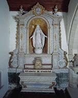 ensemble de l'autel secondaire de la Vierge : retable architecturé, autel, tabernacle, statue