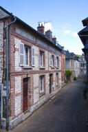 Les maisons de la rue Ernest Binet de Villequier
