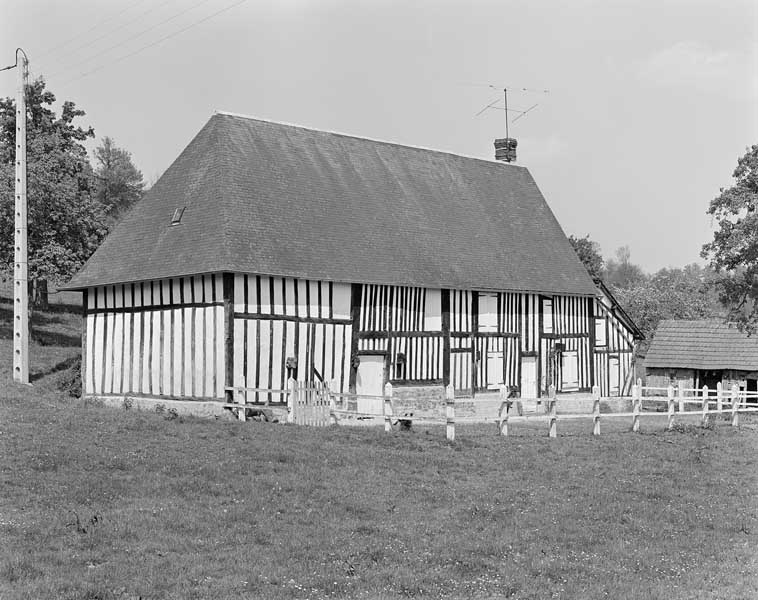 les maisons et fermes de Mont-Ormel