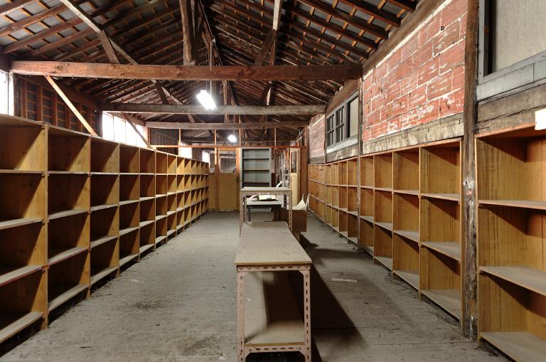 moulins à foulon et filature de laine Mignot Ainé, puis usine de baleines pour corsets Postel, puis usine des Teinturerie de l'Andelle, puis usine de pompes doseuses Dosapro puis Milton-Roy