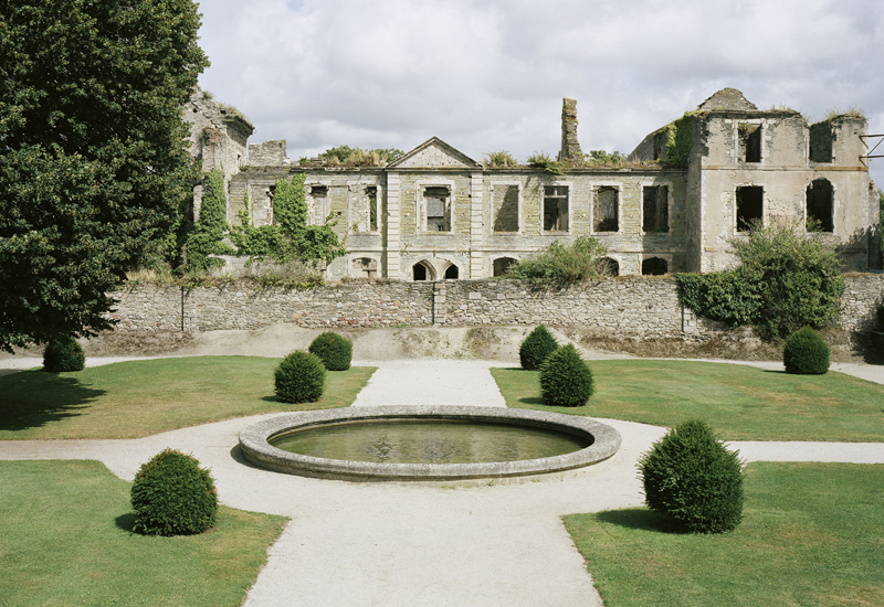 abbaye Notre-Dame-du-Voeu, puis hôpital de la Marine, puis caserne Martin des Pallières, puis cité Chantereyne, actuellement site archéologique