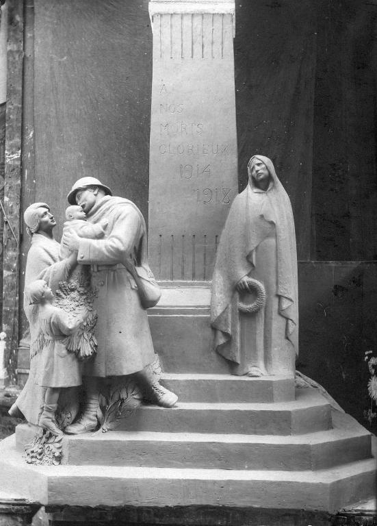 monument aux morts de la guerre de 1914-1918 : Le Retour au foyer