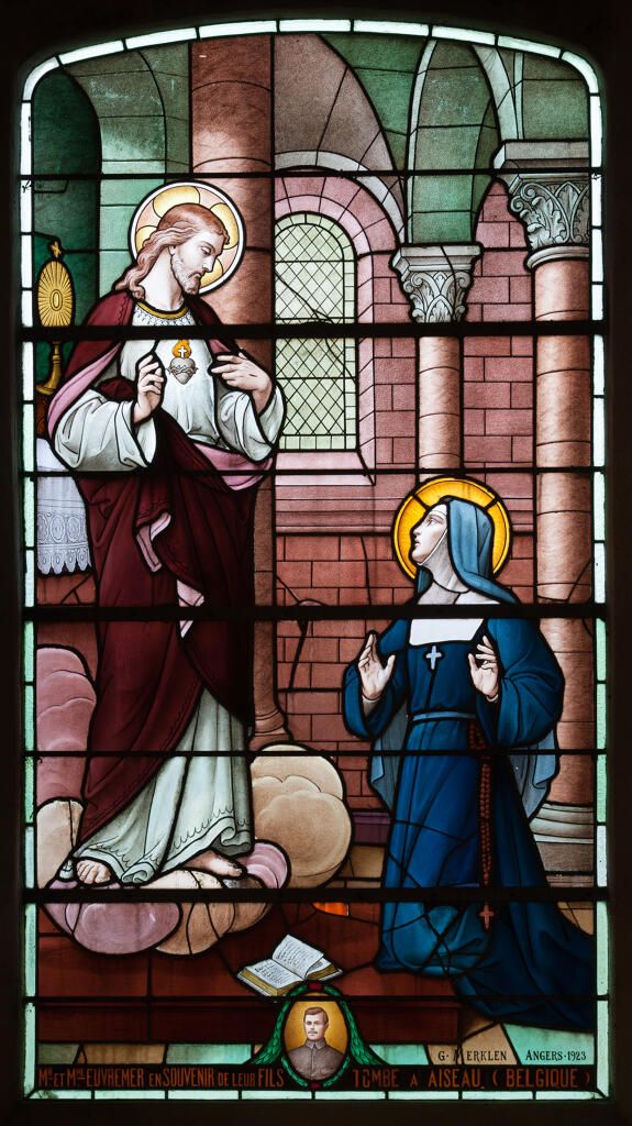 Verrière hagiographique et commémorative de la guerre de 1914-1918  : Apparition du Sacré-Cœur à Sainte Marguerite-Marie Alacoque, à la mémoire de Jules Euvremer