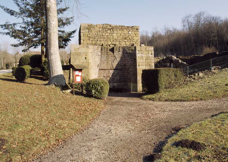 Champsecret. Usine de fabrication des métaux. Affinerie de Varenne. Haut fourneau.