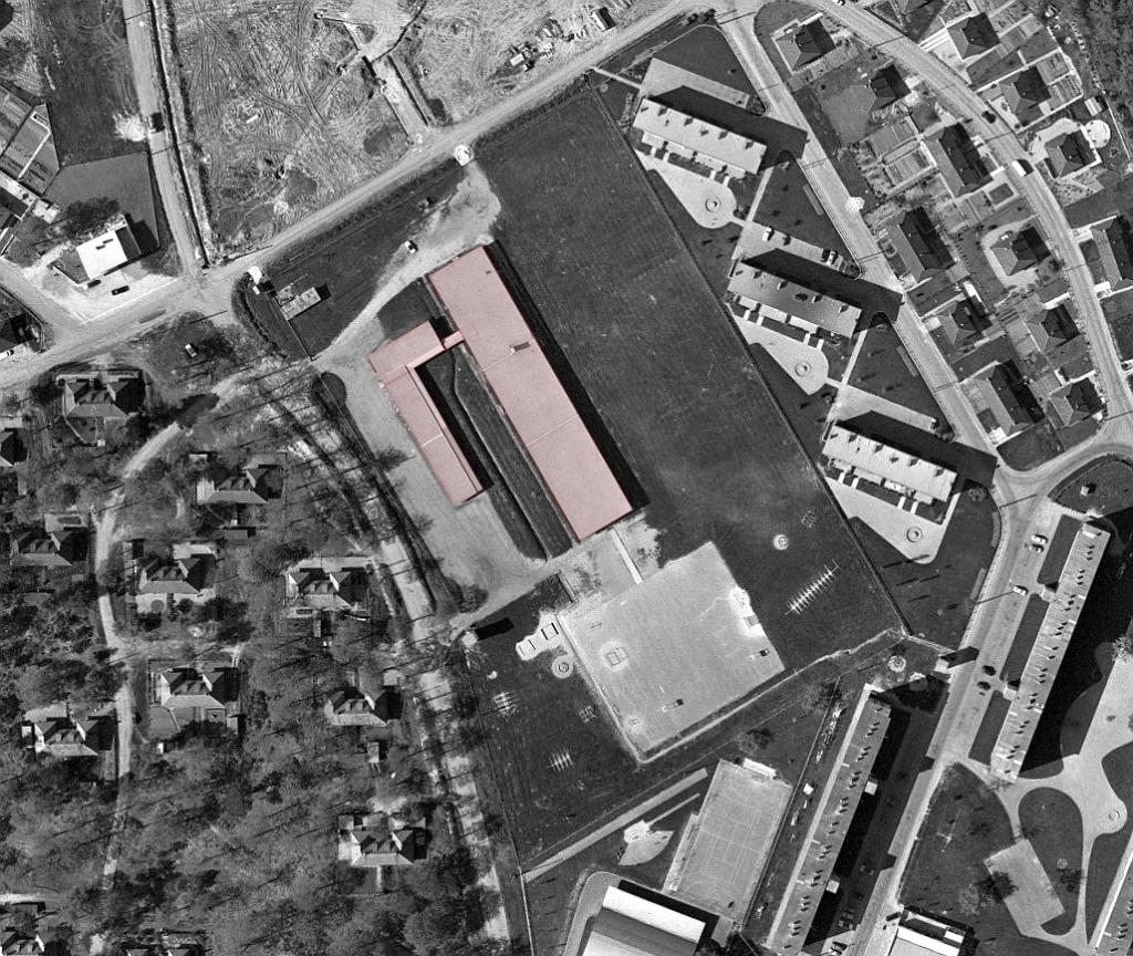 école américaine, Evreux Air Base Dependant School, école de type C, actuellement Espace de Vie Sociale Agora.