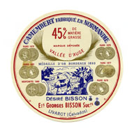 Camembert fabriqué en Normandie - Vallée d'Auge - Médaille d'or Bordeaux 1893 - Désiré Bisson Georges Bisoon Sucrs - Livarot (Calvados)".- Etiquette de fromage (Musée de Normandie, Caen).
