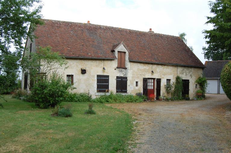 les maisons et les fermes de la commune de Comblot