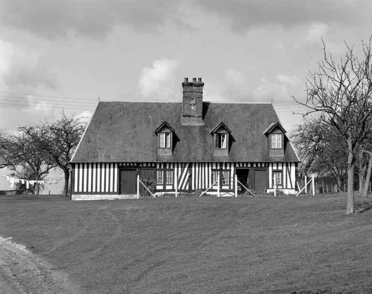 ferme, actuellement centre équestre