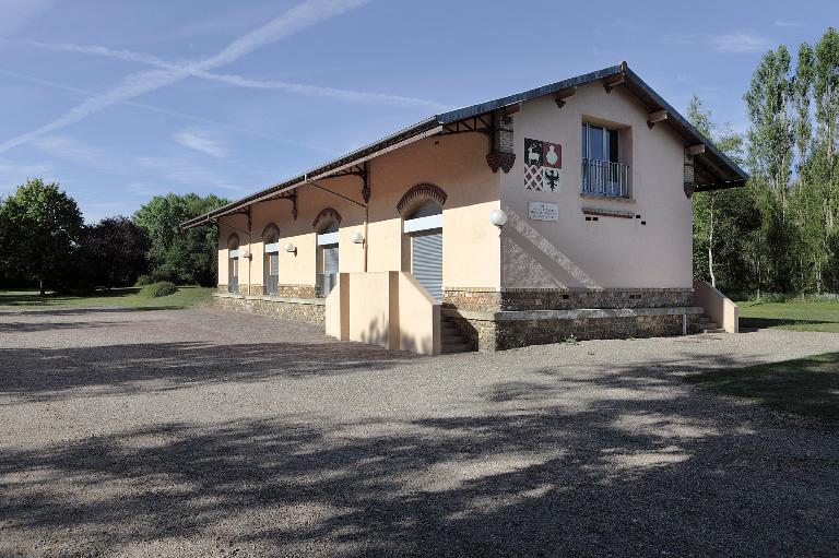 gare et maison de garde-barrière de Vascoeuil