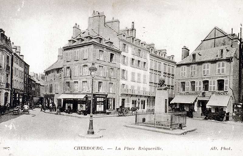 place dite place des Sarrazins, actuellement place Bricqueville