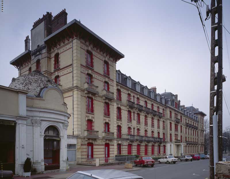 hôtel de voyageurs dit le Grand Hôtel puis la Résidence du Lac