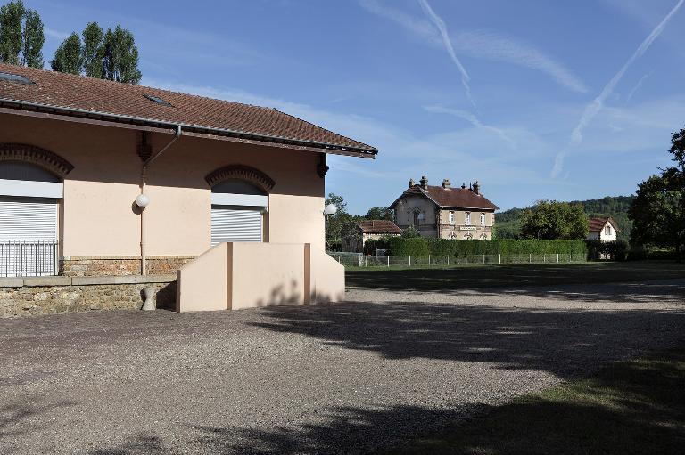 gare et maison de garde-barrière de Vascoeuil