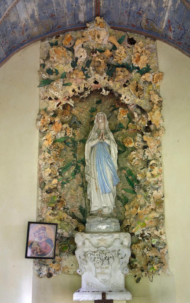 statue : Notre-Dame de Lourdes