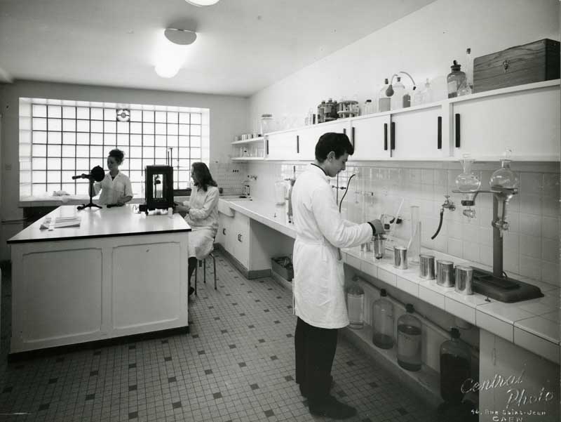 laiterie et fromagerie industrielles Salva et Vita, puis A. Paillaud et Cie, puis Société des laiteries de Normandie E. Paillaud et Cie, puis Préval, puis usine de produits pharmaceutiques Sopharga, actuellement Nestlé Clinical Nutrition