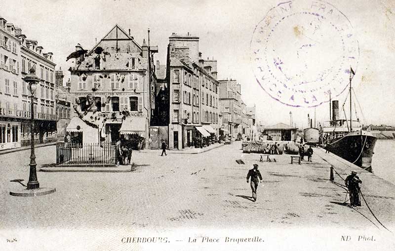 place dite place des Sarrazins, actuellement place Bricqueville