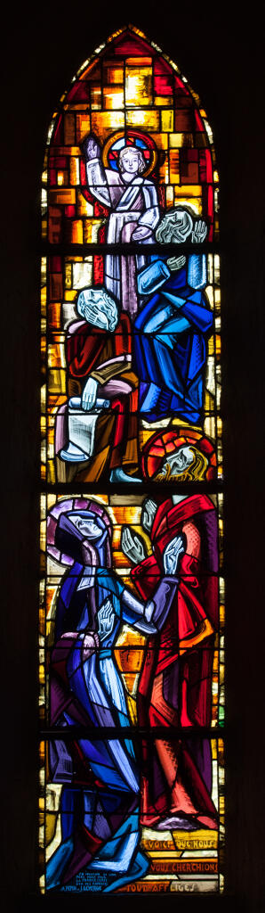 Ensemble de 2 verrières historiées et commémoratives de la guerre de 1914-1918 : Recouvrement de Jésus au Temple et Annonciation