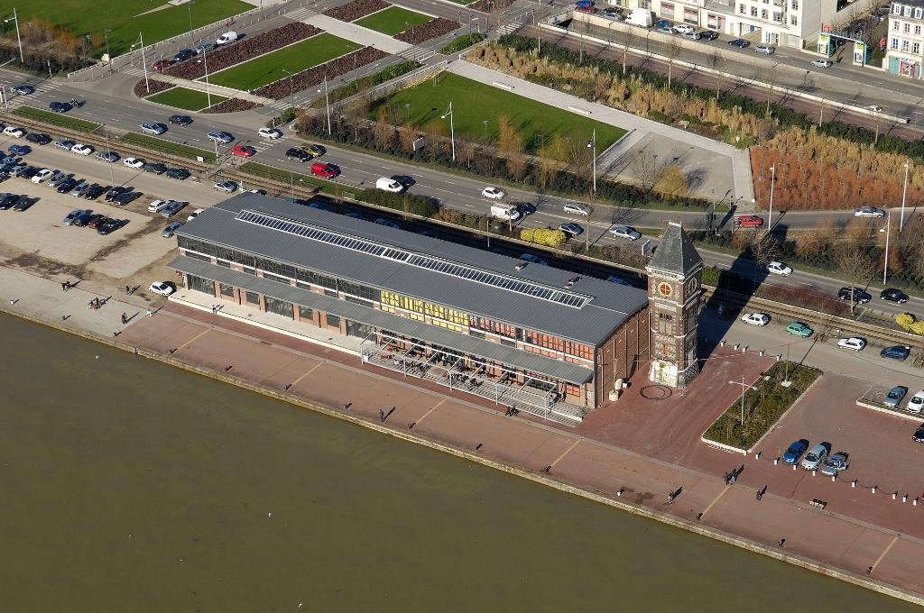 salle d'exposition, dite H2O - reconversion de l'entrepôt commercial, dit hangar 2
