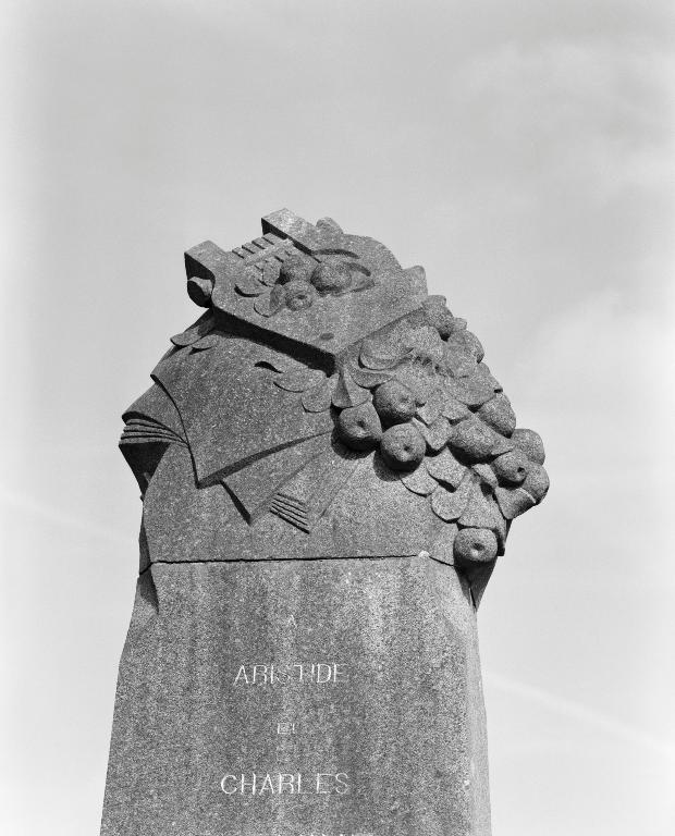 monument à Armand Le Véel et aux frères Aristide et Charles Frémine