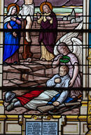 verrière historiée et commémorative de la guerre de 1914-1918, Présentation d'un soldat mort au Christ en croix (baie 8)