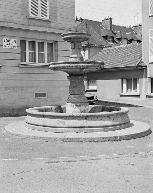 fontaine de la Trinité puis des Trois Mariés