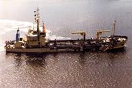 bateau drague : drague porteuse fendable, drague aspiratrice en marche ouvrante  (service de port) dite LA HEVE, puis LA BELLE