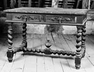 table à écrire style Henri II