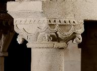 ensemble de 266 chapiteaux des coursières de la nef, du transept et de l'arcature aveugle du transept