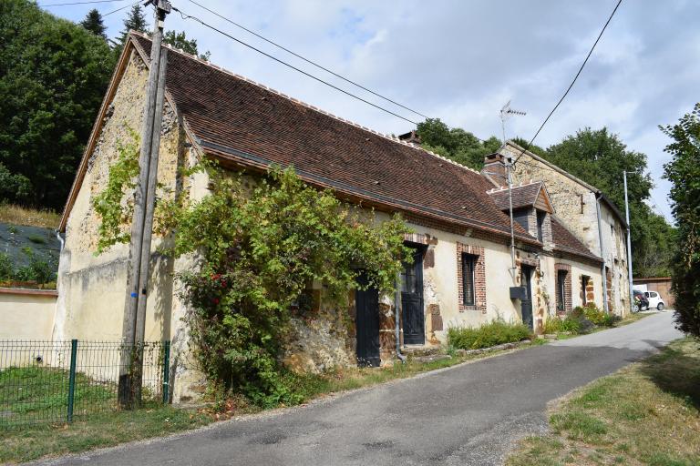 Alignement de maisons, lieu-dit du Bois Brosse.