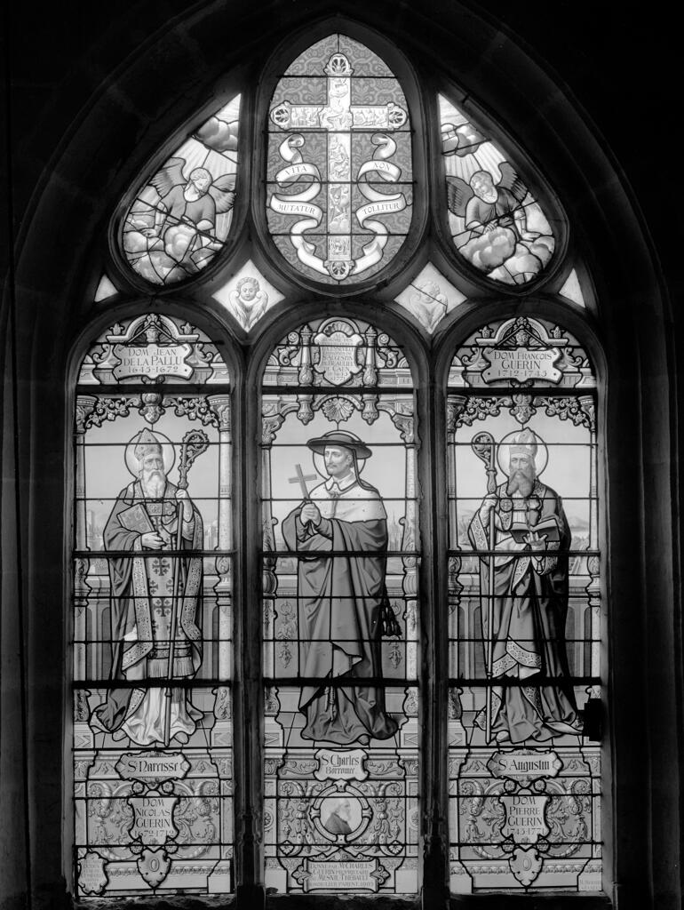 verrière historiée : Saint Narcisse, Saint Charles Borromée, Saint Augustin (baie 6)