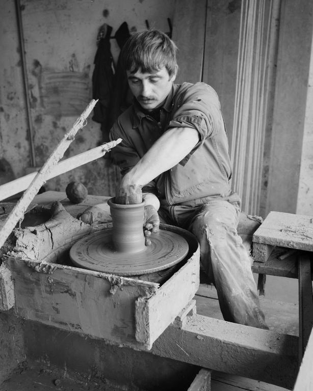 usine de grès Poterie Castel, puis Cheval