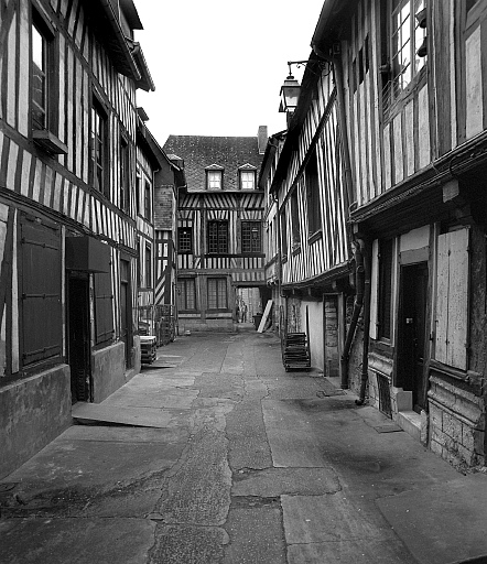 cour de l’Élection, 38 rue de la République