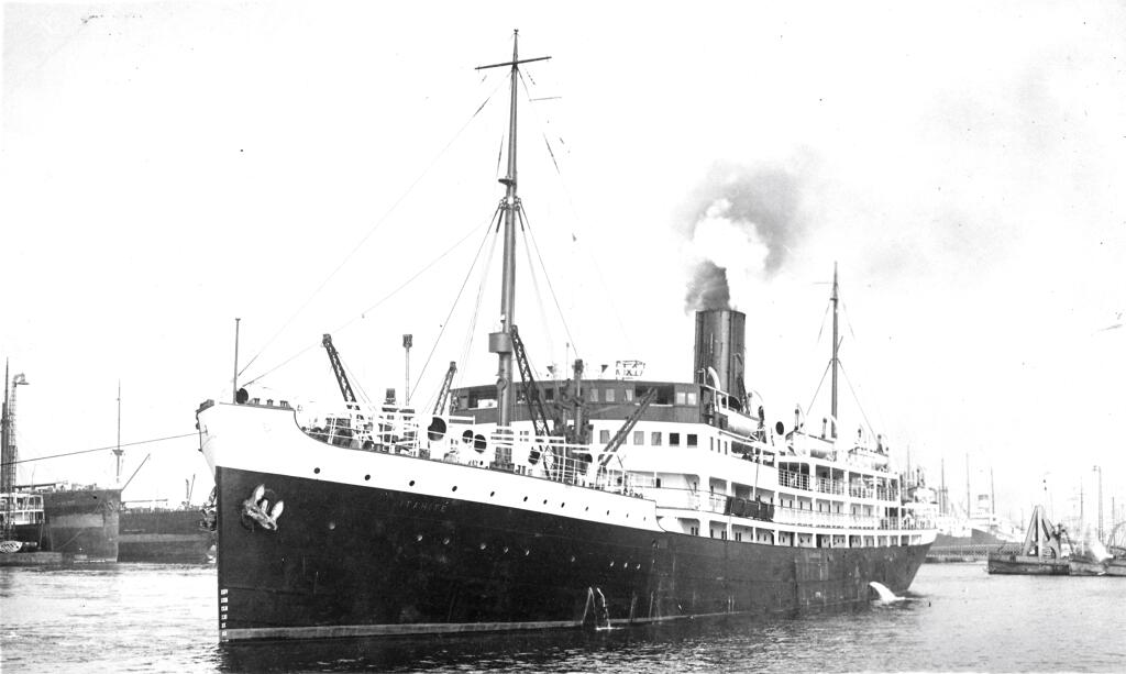 bateau de croisière : paquebot dit ITAHITE