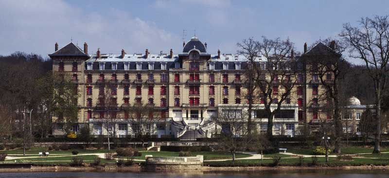 hôtel de voyageurs dit le Grand Hôtel puis la Résidence du Lac