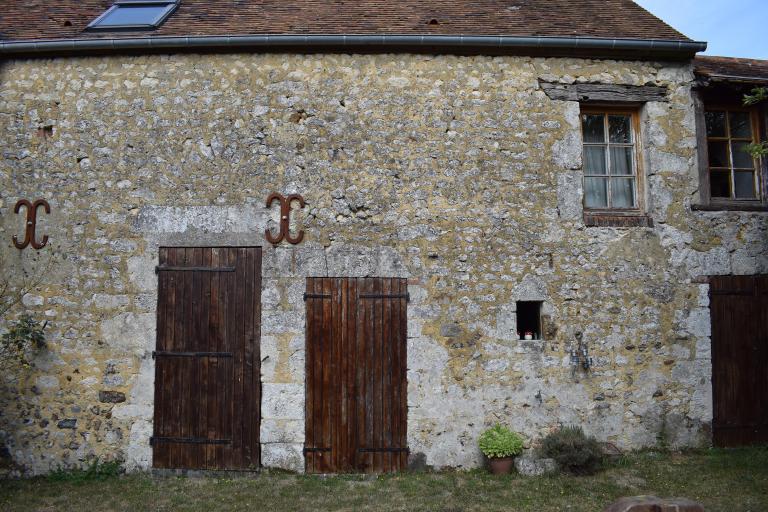 Hameau de La Brosse : exemple de mise en oeuvre du calcaire.