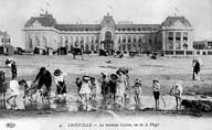 4. Trouville - Le nouveau Casino, vu de la plage. Vue d'ensemble prise du nord-ouest.- Carte postale, E.L.D. éd., n.d., vers 1920, n. et b., 17,7 x 8,8 cm. (Collection particulière, Trouville-sur-Mer).
