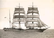 bateau de marchandises en vrac : trois mâts barque (vraquier) dit SUZANNE