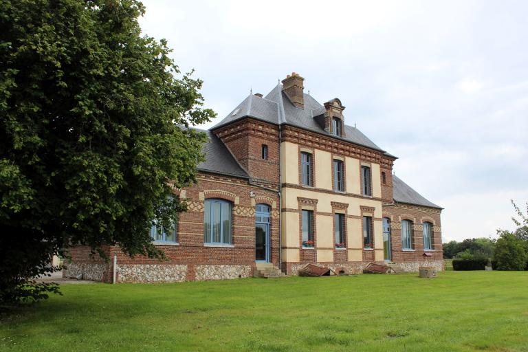 mairie et groupe scolaire, actuellement mairie