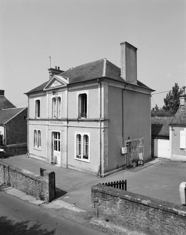 mairie, école primaire (école mixte)