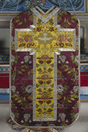 ensemble d'une chasuble, d'une étole, d'un manipule, d'une bourse de corporal, d'un voile de calice (ornement violet)