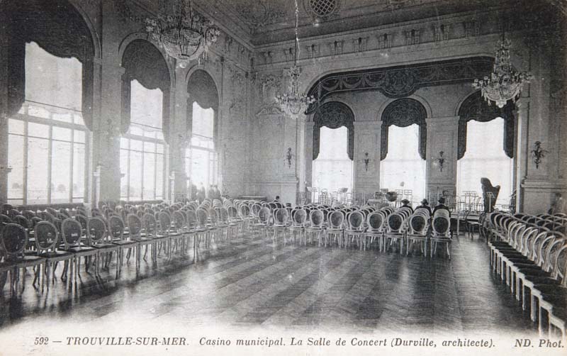 casino dit Casino Municipal de Trouville, puis Le Trouville Beach Casino, puis Le Louisiane Folies, actuellement Le Casino Barrière de Trouville