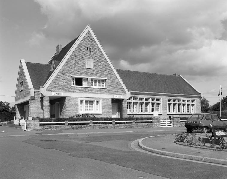 mairie, école primaire (école mixte)