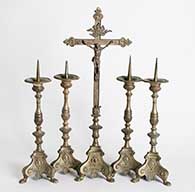 ensemble n°3 de 4 chandeliers et croix d'autel