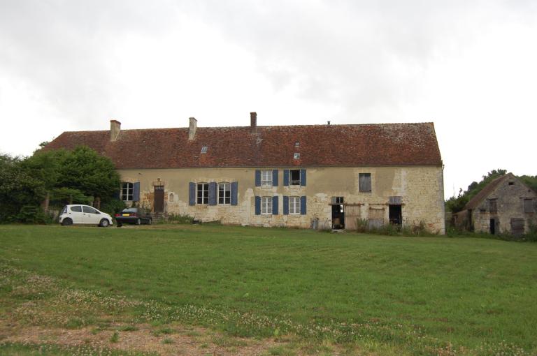 Mehesri, ferme de plan allongé à bâtiments perpendiculaires (sélectionnée).