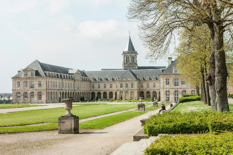 jardins de l'abbaye de bénédictines de la Trinité dite abbaye aux Dames, actuellement parc dit parc Michel-d'Ornano de l'hôtel de Région