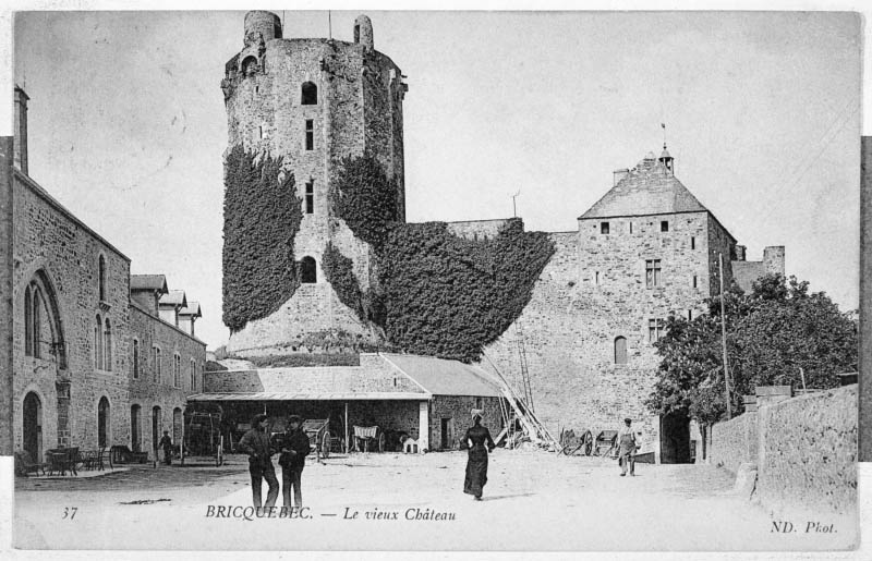 château fort dit Le Vieux Château, actuellement restaurant, hôtel de voyageurs