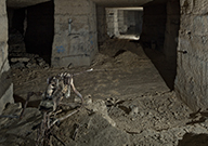 Galeries souterraines, avec les vestiges d'un treuil servant à remonter les wagonnets.