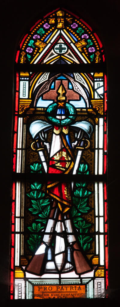 Verrière historiée et commémorative de la guerre de 1914-1918 : Faisceau commémoratif (baie 115)